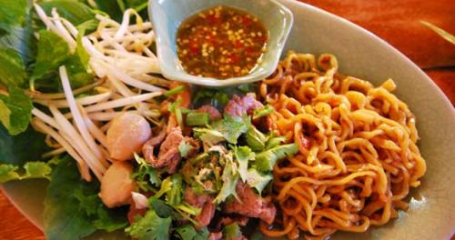 ก๋วยเตี๋ยวเดินดง อำเภอเมืองสุพรรณ