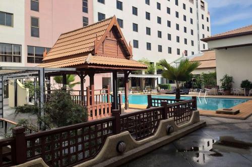 โรงแรมสองพันบุรี 